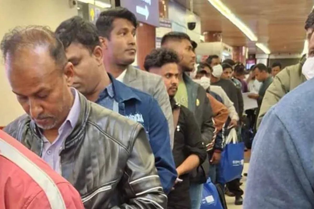 লিবিয়া থেকে ফিরলেন ১৭০ বাংলাদেশি