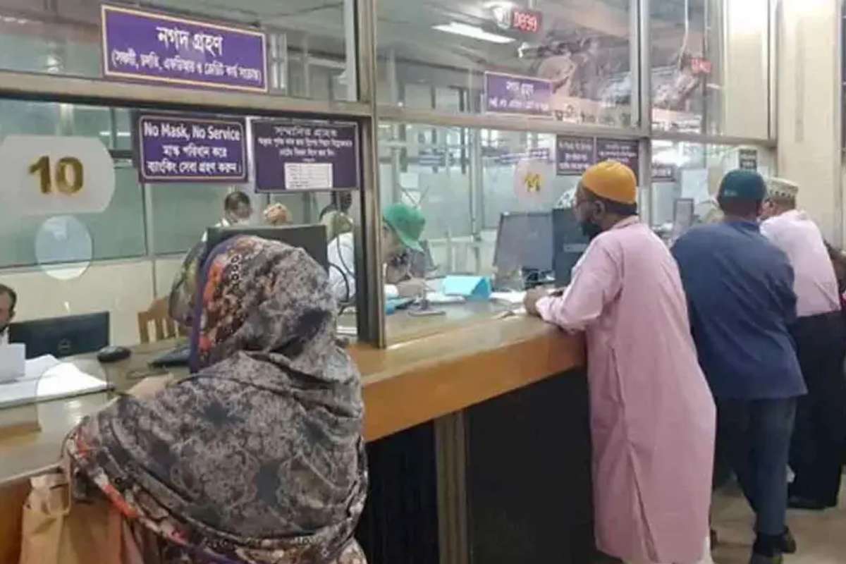 সাত দিনের ছুুটিতে সীমিত পরিসরে আজও খোলা ব্যাংক
