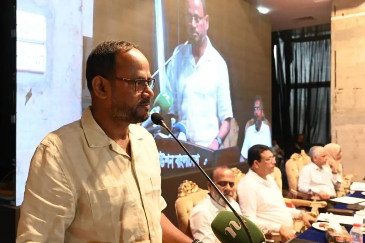 দুধ উৎপাদন বাড়িয়ে আমদানি নির্ভরতা কমাতে চায় সরকার: মৎস্য প্রতিমন্ত্রী