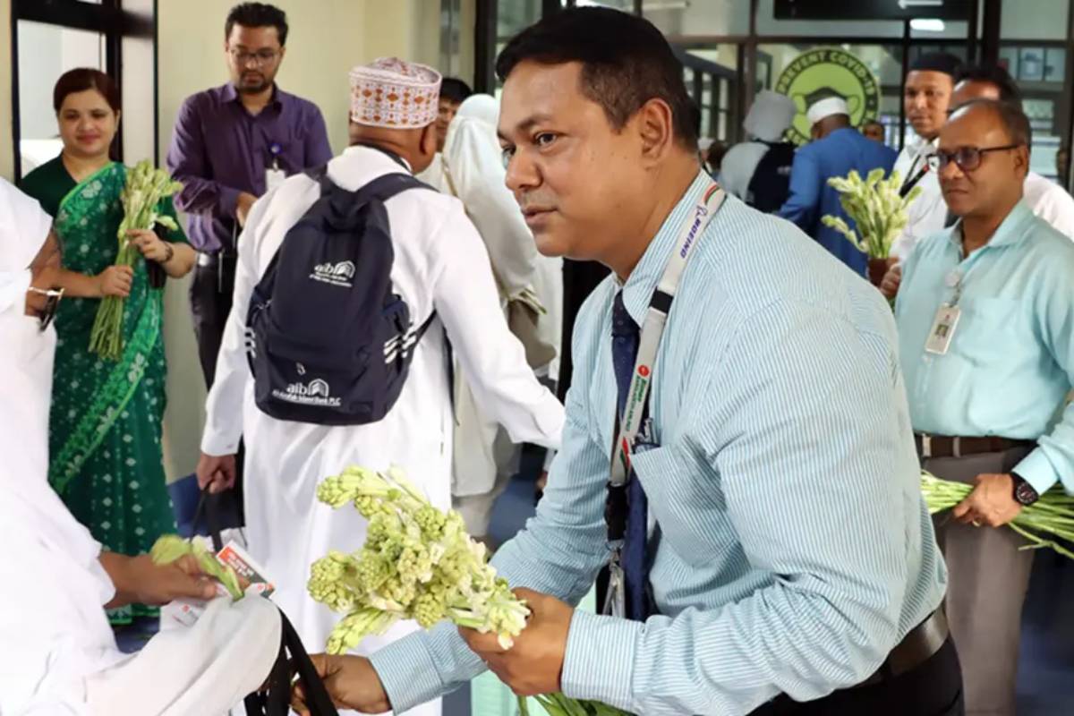 হজ শেষে চট্টগ্রামে ফিরলেন প্রথম ৩৭৮ হাজি