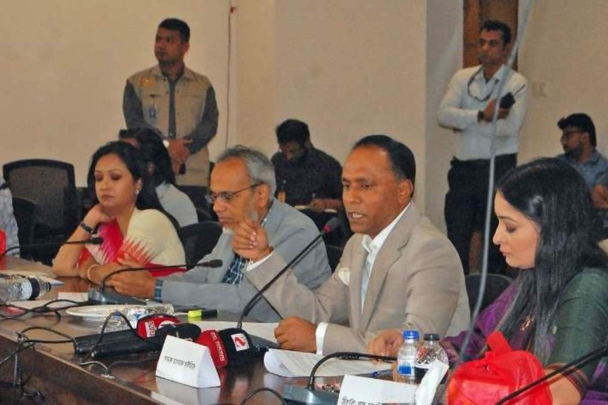 শিশু নির্যাতন রোধে উচ্চপর্যায়ের গোলটেবিল বৈঠক