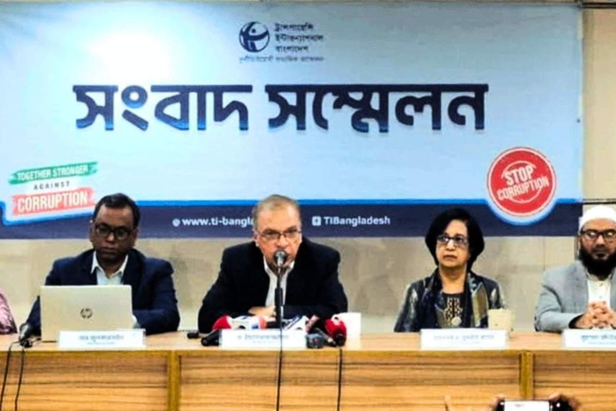 সরকারের ১১ উদ্যোগকে প্রশংসনীয় বলছে টিআইবি