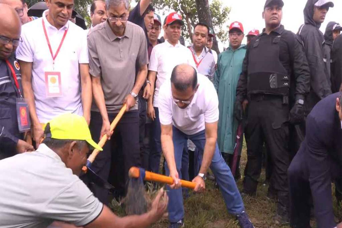 বাবার স্মৃতিবিজড়িত ‘পাতলী খাল’ পুনঃখনন করলেন প্রধানমন্ত্রী