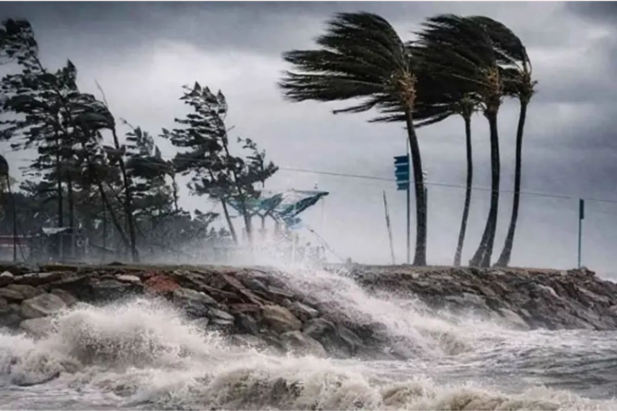 রাতেই ১৪ অঞ্চলে ঝড়-বৃষ্টির সম্ভাবনা, সতর্কতা জারি