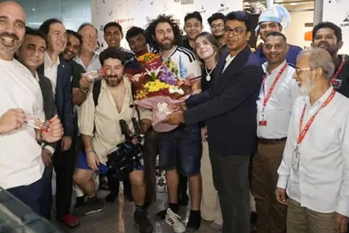  বিশ্বকাপ দেখতে বাংলাদেশে এলেন আর্জেন্টিনার কন্টেন্ট ক্রিয়েটরদের দল