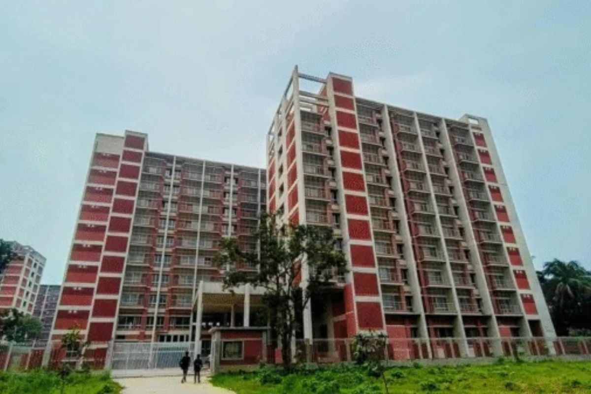 কালেমা খচিত পতাকা টানানোয় ৪ শিক্ষার্থীকে শোকজ