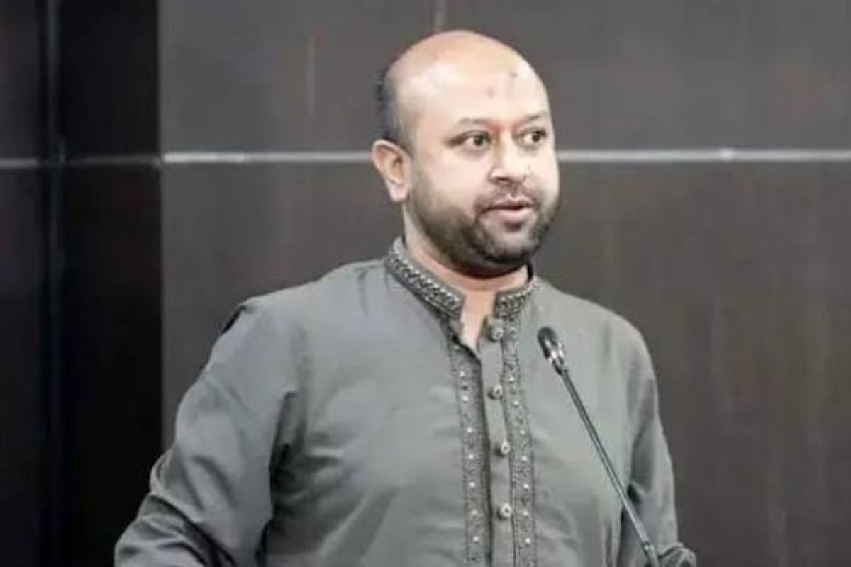 ঢাবি নিয়ে মন্তব্য, ফুয়াদকে ৭২ ঘণ্টার আইনি নোটিশ