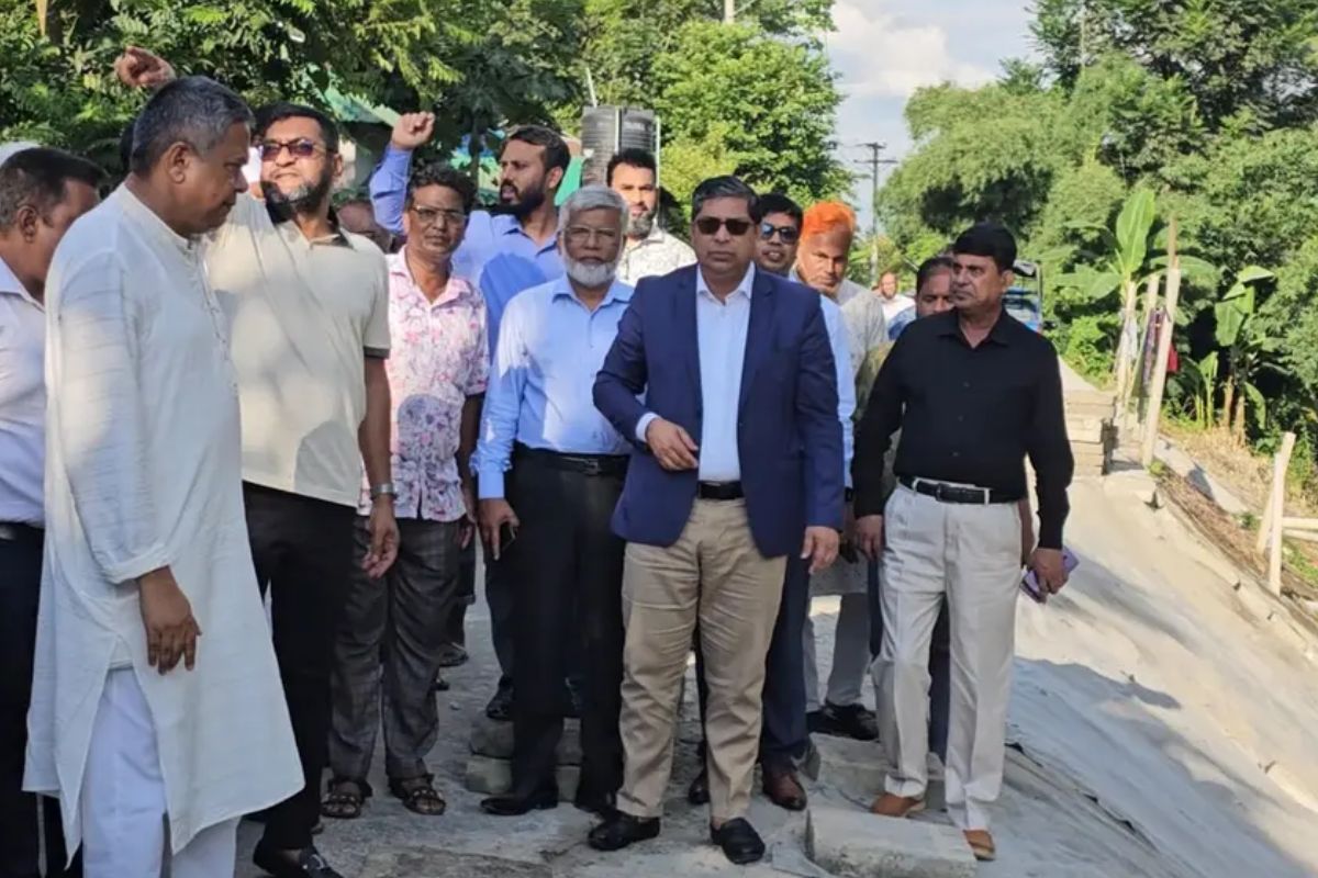 ধসে পড়া সড়কের কারণ দুর্বল মাটি: স্থানীয় সরকার প্রতিমন্ত্রী 