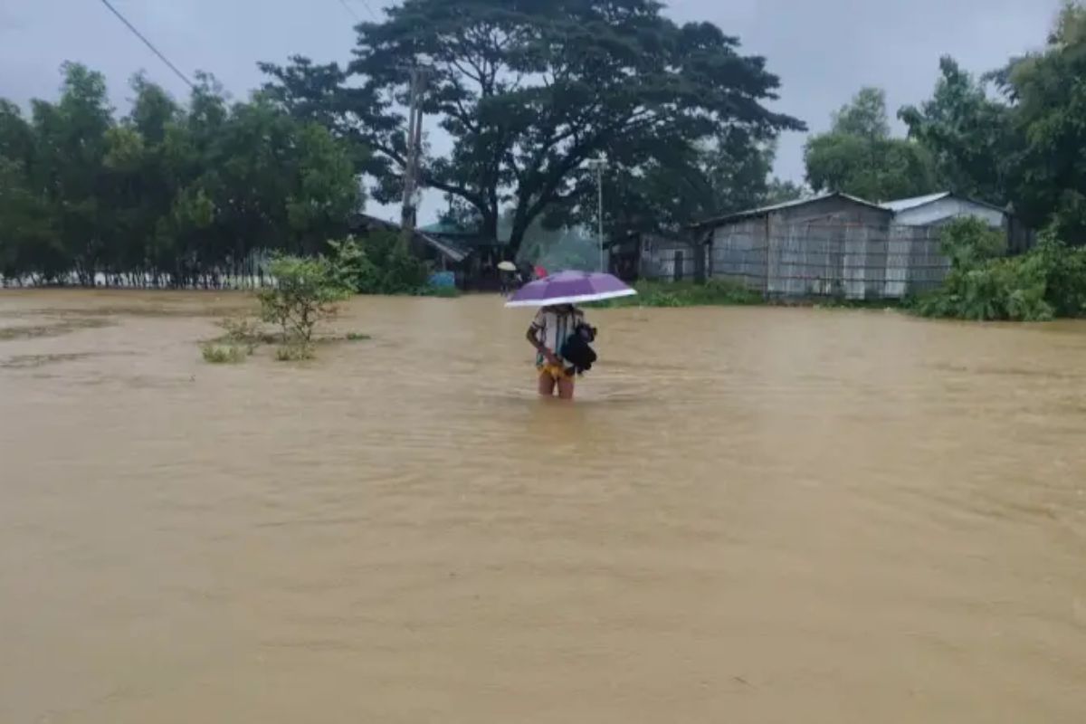 কক্সবাজারে বন্যায় তিন লক্ষাধিক মানুষ পানিবন্দি