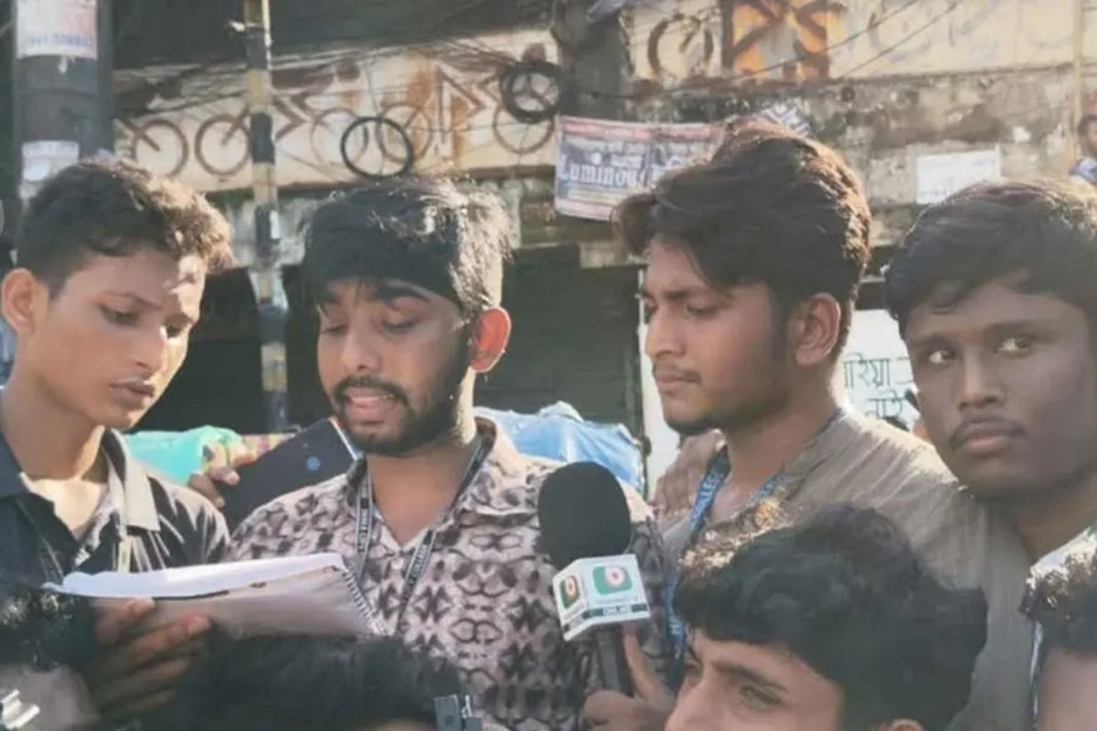 শিক্ষামন্ত্রীর পদত্যাগের দাবিতে সন্ধ্যা ৬টা পর্যন্ত আল্টিমেটাম শিক্ষার্থীদের