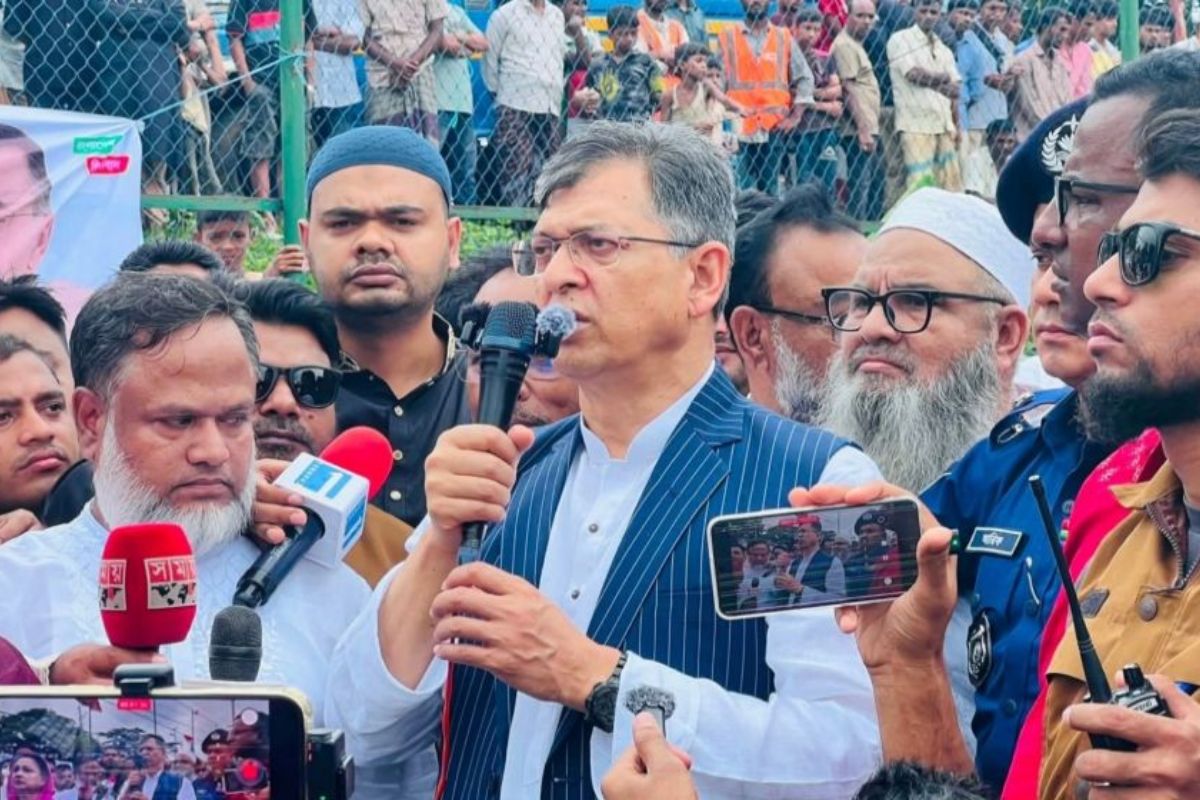 বন্যাদুর্গতদের কাছে দেরিতে পৌঁছানোয় ক্ষমা চাইলেন স্বরাষ্ট্রমন্ত্রী