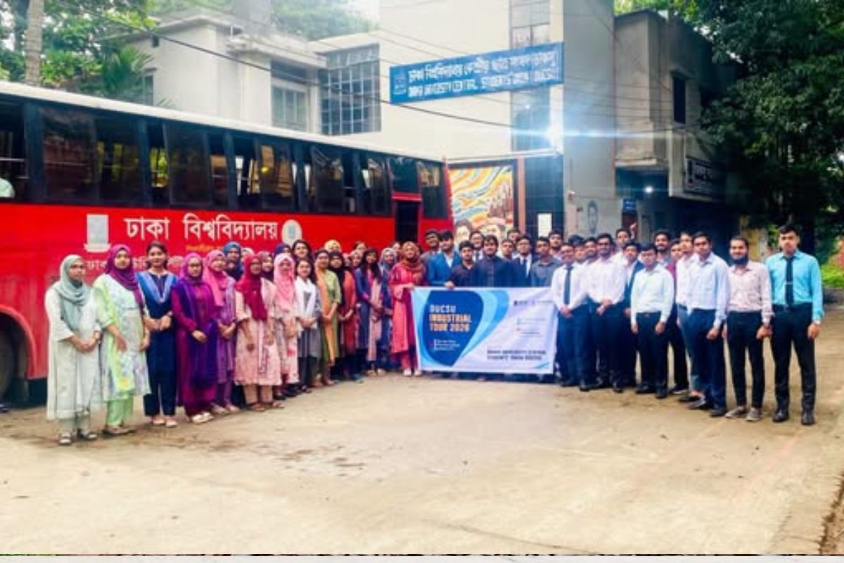 ডাকসুর উদ্যোগে ইবনে সিনায় শিক্ষার্থীদের ইন্ডাস্ট্রিয়াল ট্যুর