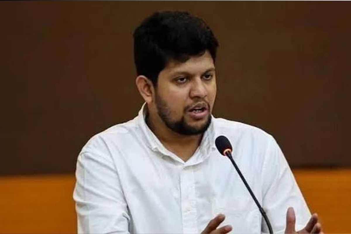 ফ্যাসিবাদের পক্ষে থাকা শিক্ষকদের শিক্ষকতা নিষিদ্ধ চান মাহফুজ আলম