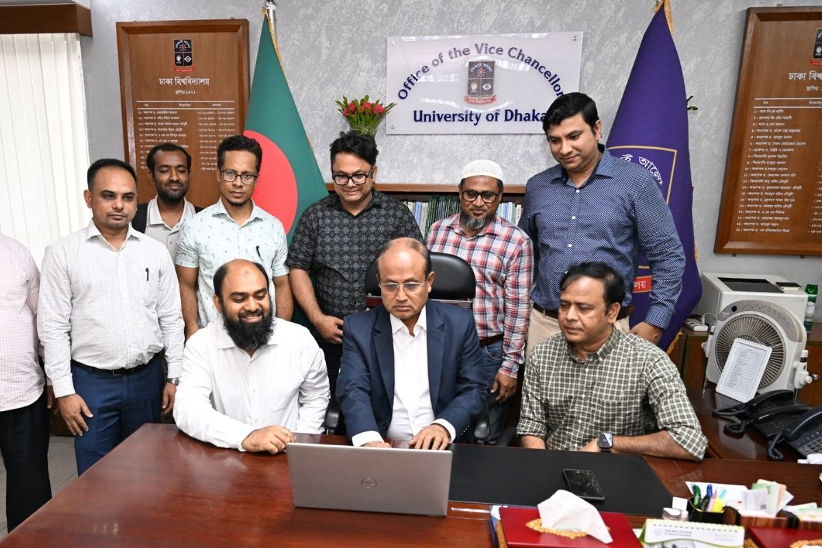 বিজ্ঞান কারখানায় জব কার্ড অটোমেশন চালু করল ঢাবি