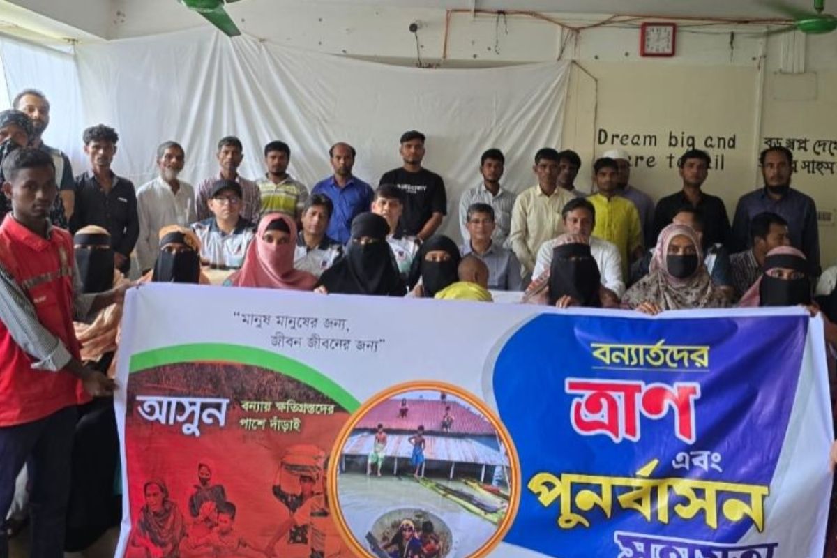 বন্যার্তদের পাশে ঢাবি অ্যালামনাই চট্টগ্রাম