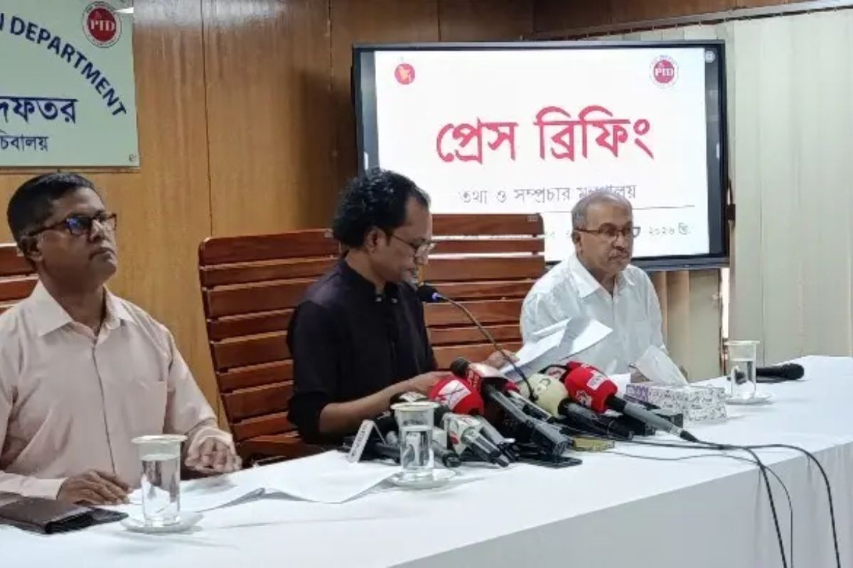 শেখ হাসিনাকে আনতে সব উদ্যোগ চলমান: তথ্য উপদেষ্টা 