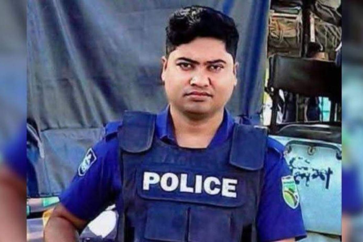 আহতদের উদ্ধার করতে গিয়ে প্রাণ হারালেন পুলিশ কনস্টেবল