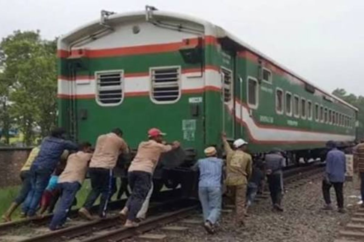 ঢাকার সঙ্গে উত্তরাঞ্চলের রেল যোগাযোগ বন্ধ
