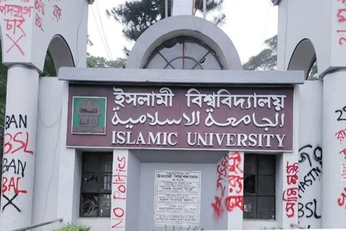২০ ছাত্রীর আপত্তিকর ছবি তুলে প্রেমিককে পাঠালেন শিক্ষার্থী, নেপথ্যে চাঞ্চল্যকর তথ্য