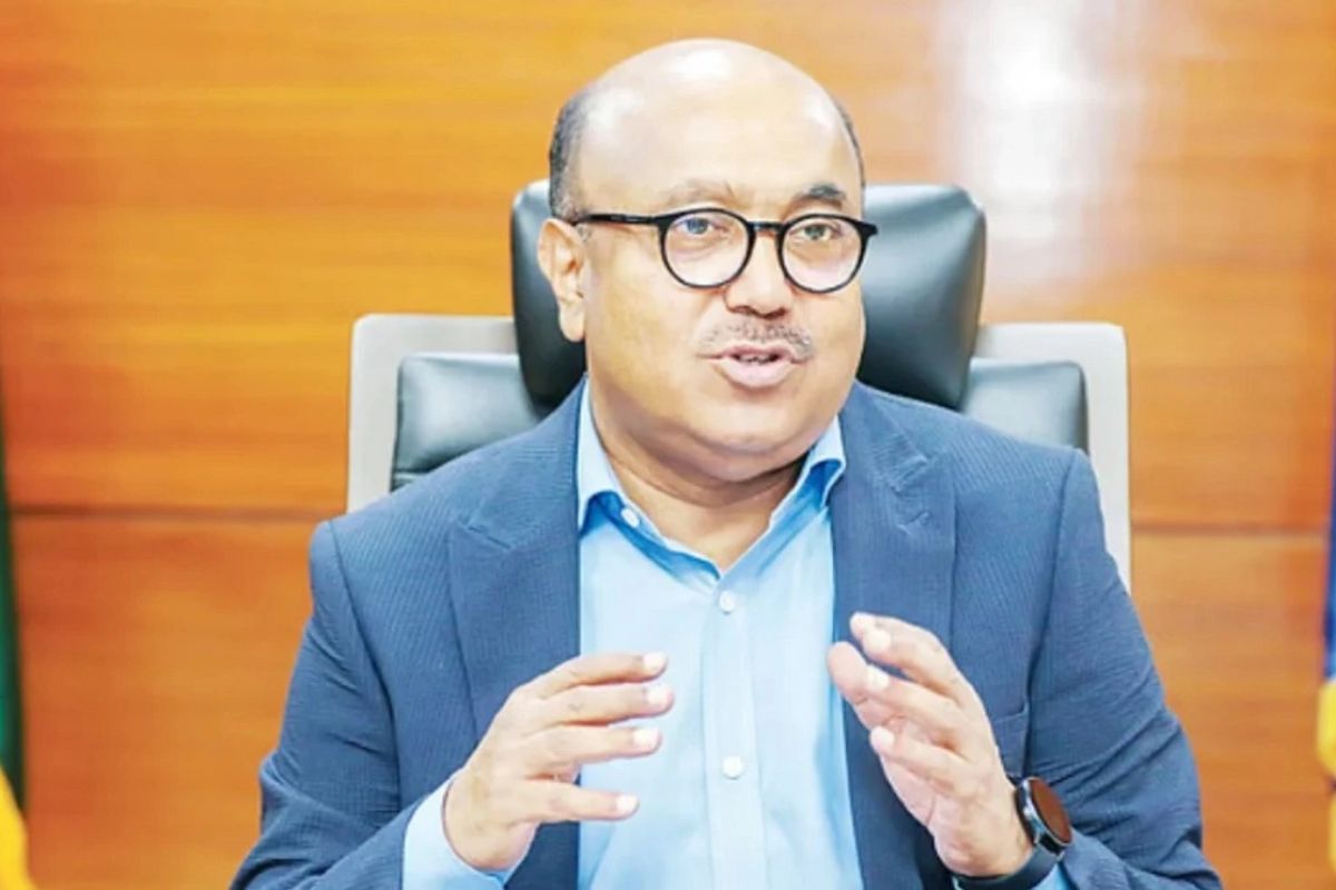 পদত্যাগ করলেন পিএসসির চেয়ারম্যান মোবাশ্বের মোনেম