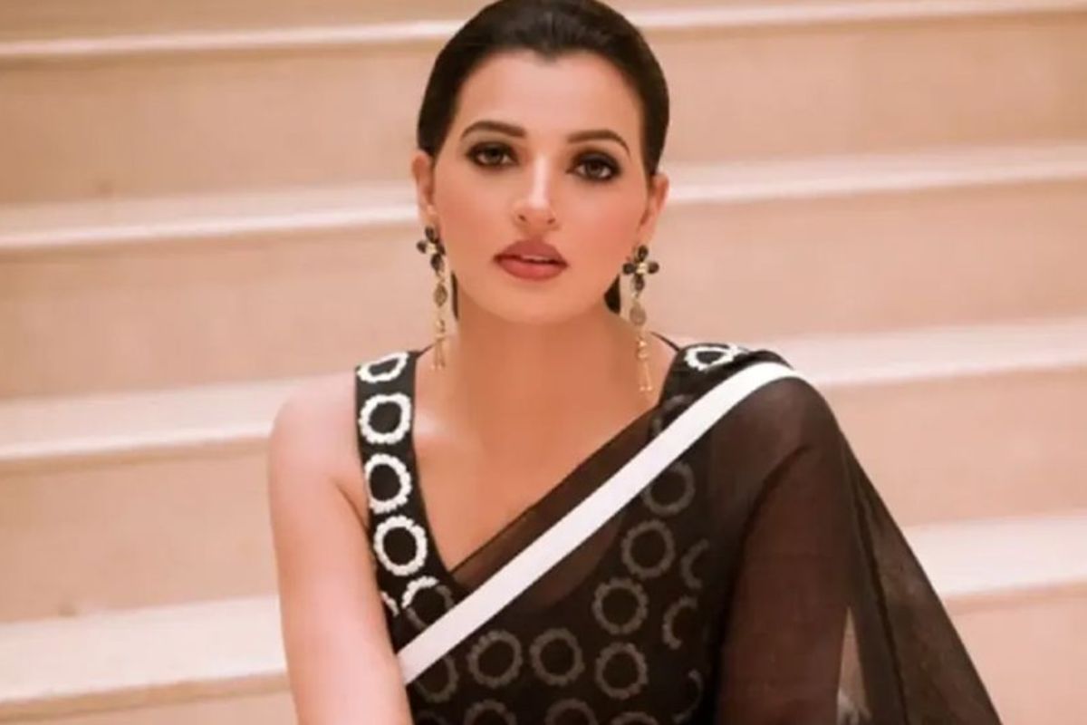মেয়েরা বাস কেন চালাতে পারবে না: বর্ষা