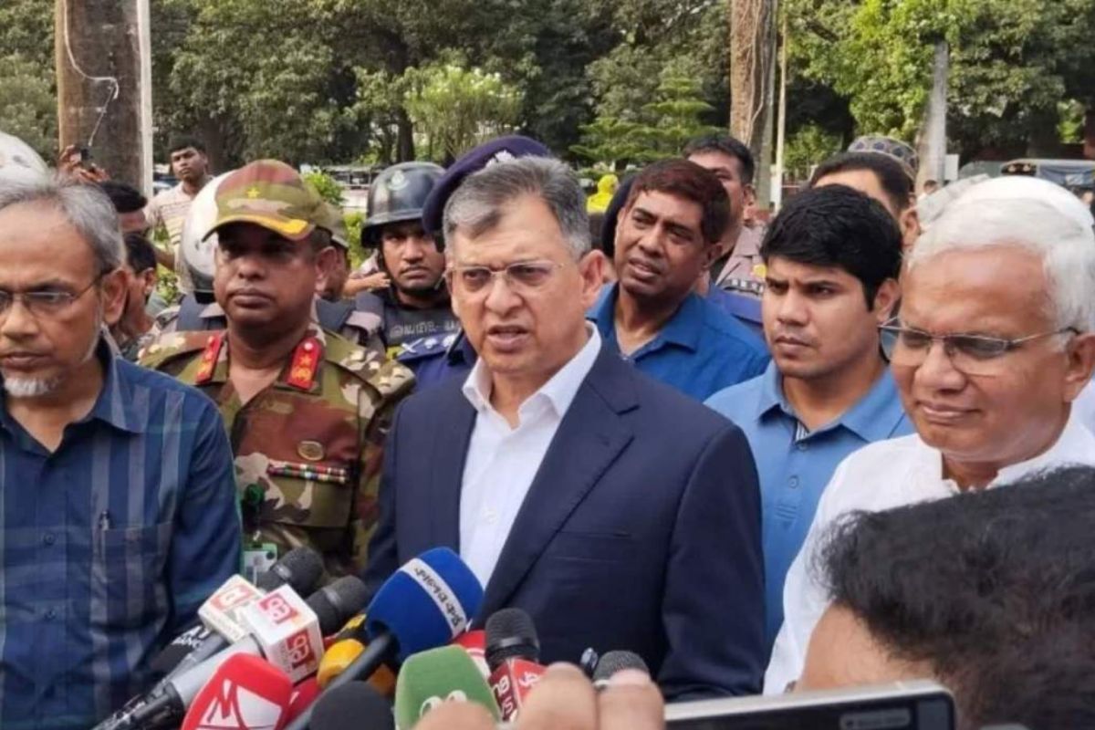 চাঁদাবাজ চক্র নির্মূলে কঠোর ব্যবস্থা নেওয়ার নির্দেশ স্বরাষ্ট্রমন্ত্রীর