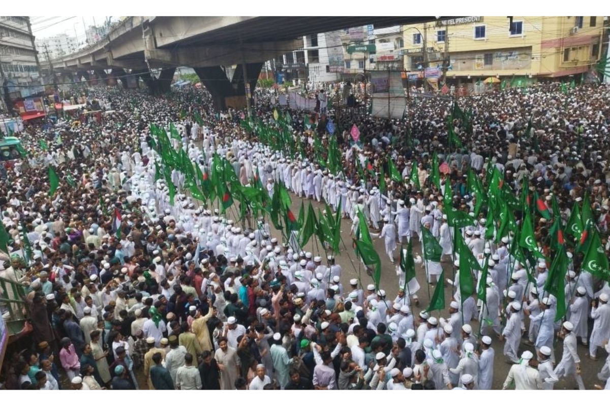 লাখো মানুষের জশনে জুলুসে মুখর চট্টগ্রাম
