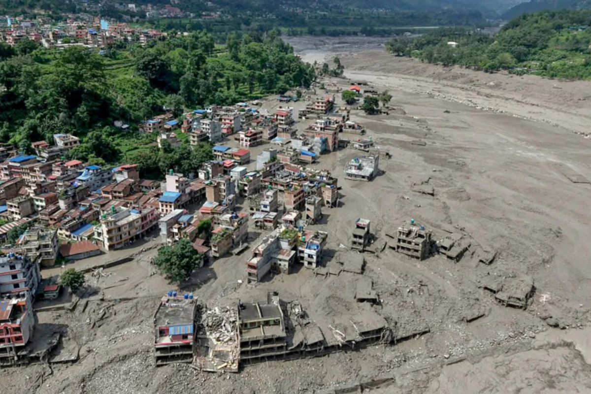 নেপালে ভয়াবহ বন্যায় মৃ'ত বেড়ে ৩৩২