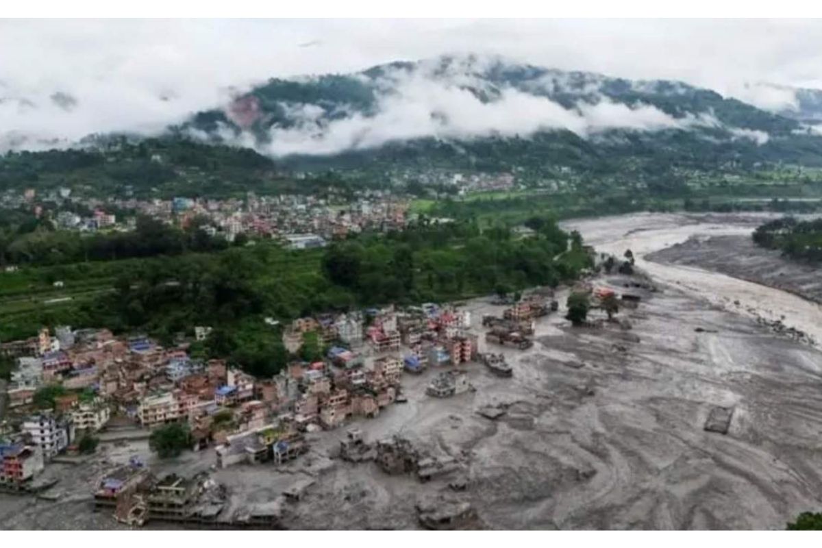 হিমবাহ ধসেই নেপালের ভয়াবহ বন্যা, বলছেন বিজ্ঞানীরা
