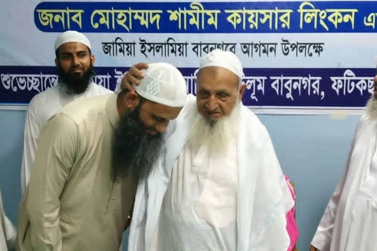 হেফাজত আমিরের দোয়া নিলেন ধর্ম প্রতিমন্ত্রী