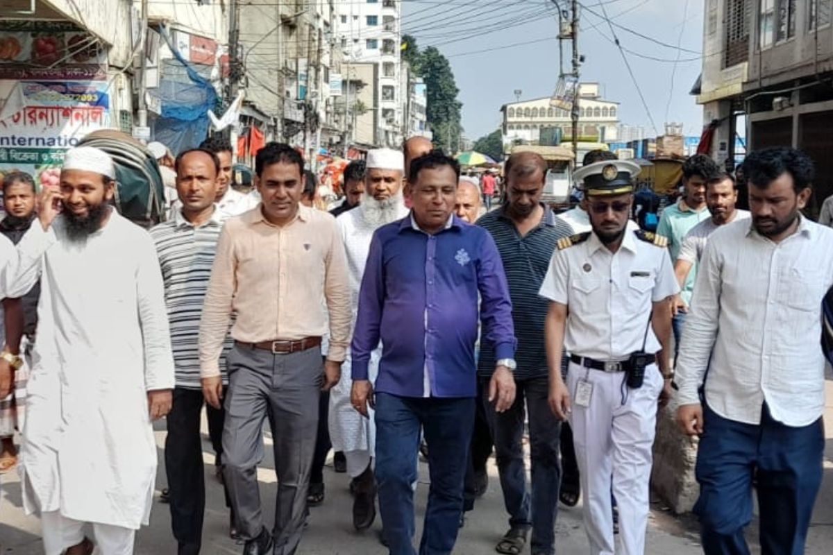 বাদামতলী ঘাট পরিদর্শনে বিআইডব্লিউটিসি চেয়ারম্যান