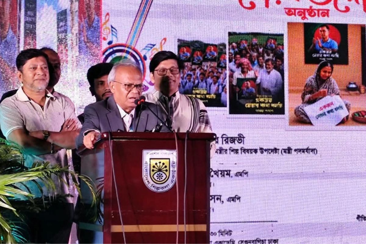‘গানের একটি কলি সমাজে সুনামির চেয়েও বড় তরঙ্গ তৈরি করতে পারে’