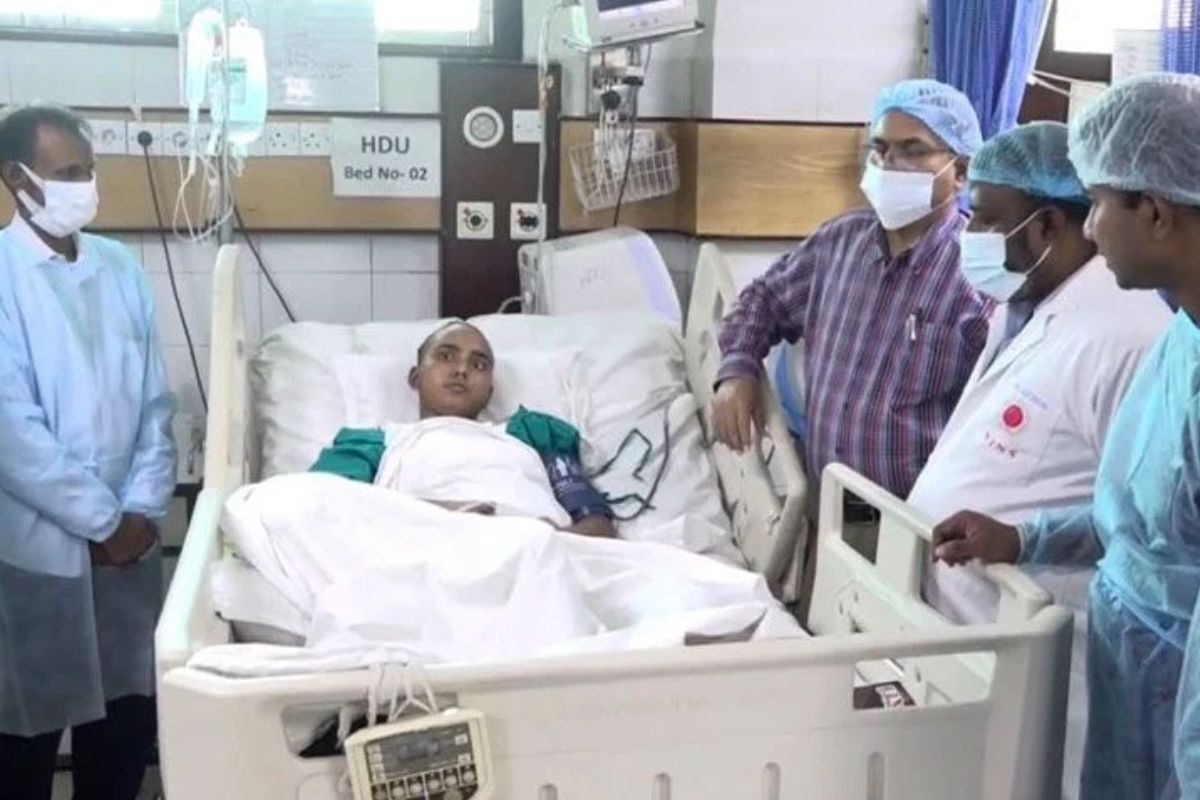 শহীদ জুবায়েরের বোনের চিকিৎসার খোঁজ নিলেন প্রধানমন্ত্রী