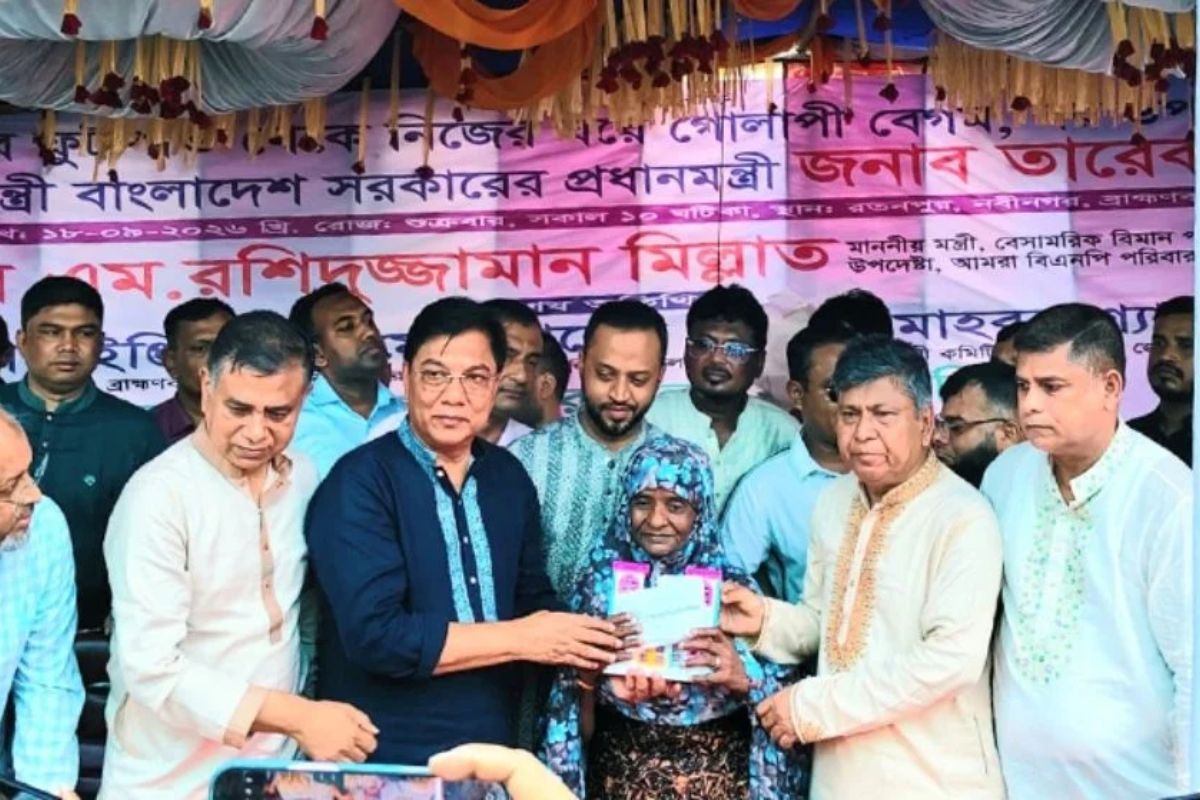 ৩১ ডিসেম্বর নয়, কালই আসুন: শেখ হাসিনাকে বিমানমন্ত্রী