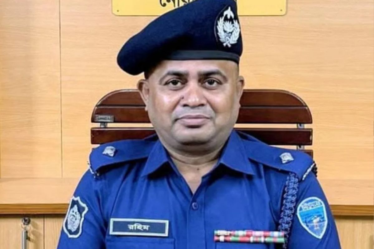আ.লীগের বাড়িতে ভূরিভোজে অংশ নেওয়া সেই ওসিকে প্রত্যাহার 