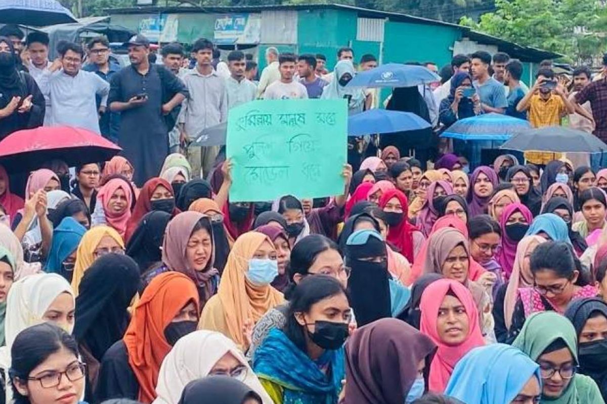 অপ্রতিম হ/ত্যার বিচারের দাবিতে কুবি শিক্ষার্থীদের মহাসড়ক অবরোধ