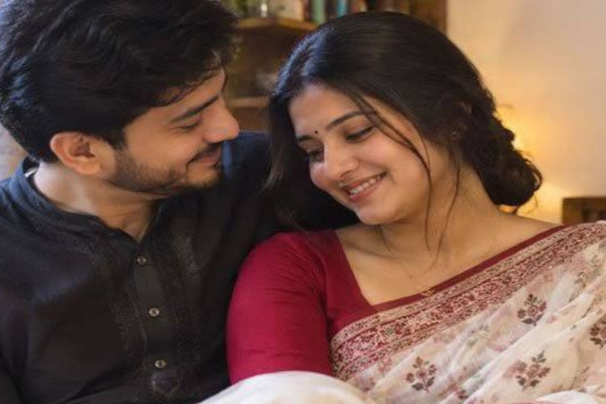 স্ত্রীর প্রতি ভালোবাসা ও কৃতজ্ঞতা প্রকাশের দিন আজ