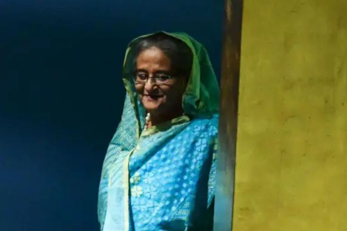 
ডিসেম্বরে দেশে ফেরা নিয়ে নতুন ঘোষণা হাসিনার