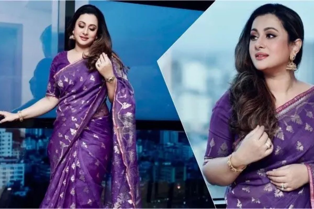 বেগুনি শাড়িতে পূর্ণিমার মুগ্ধতা ছড়ানো রূপ