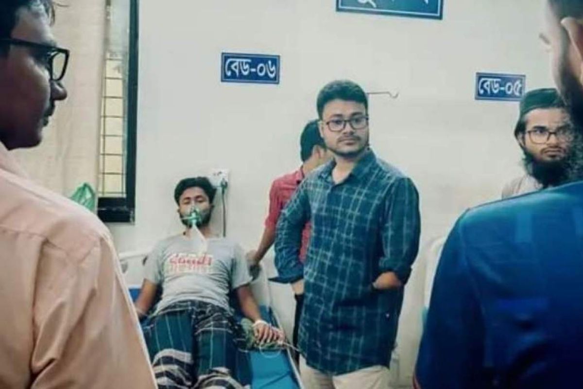 রাবির হলে ঘুমন্ত শিক্ষার্থীর পায়ে কালাচ সাপের কামড়