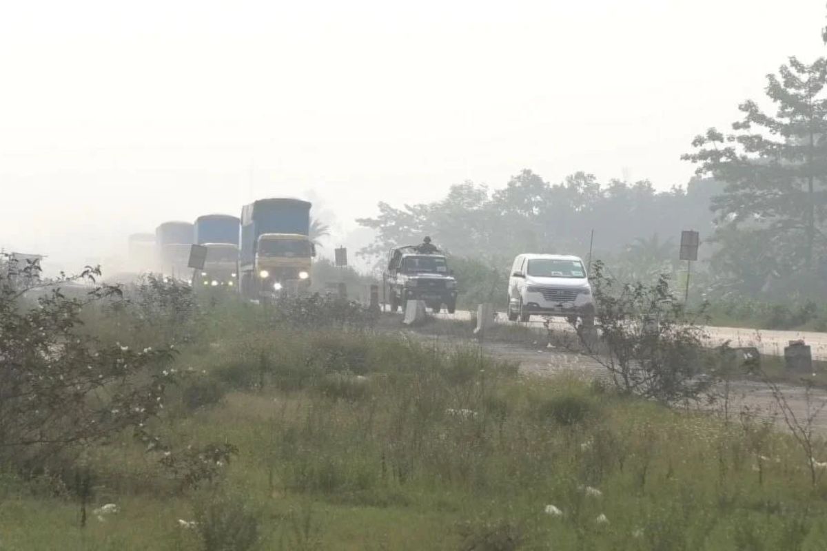 কঠোর নিরাপত্তায় যমুনা সেতু পার হলো ইউরেনিয়ামবাহী লরিবহর
