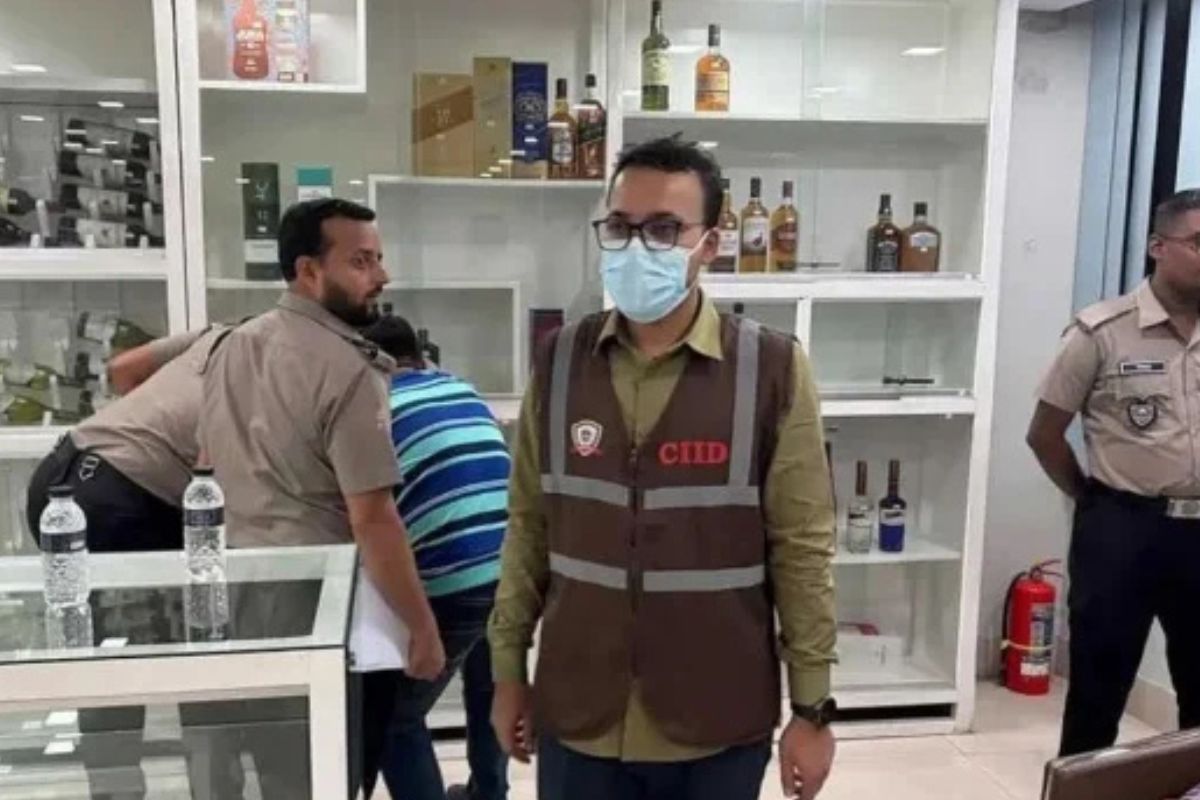 মেট্রোরেলে ছুরিসহ ছিনতাইকারী আটক