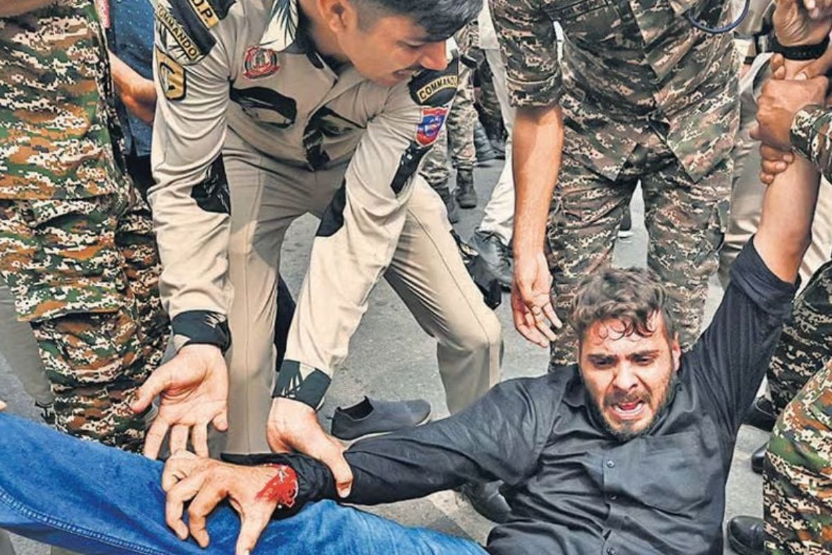 দিল্লিতে ১২ সাংবাদিক আটক