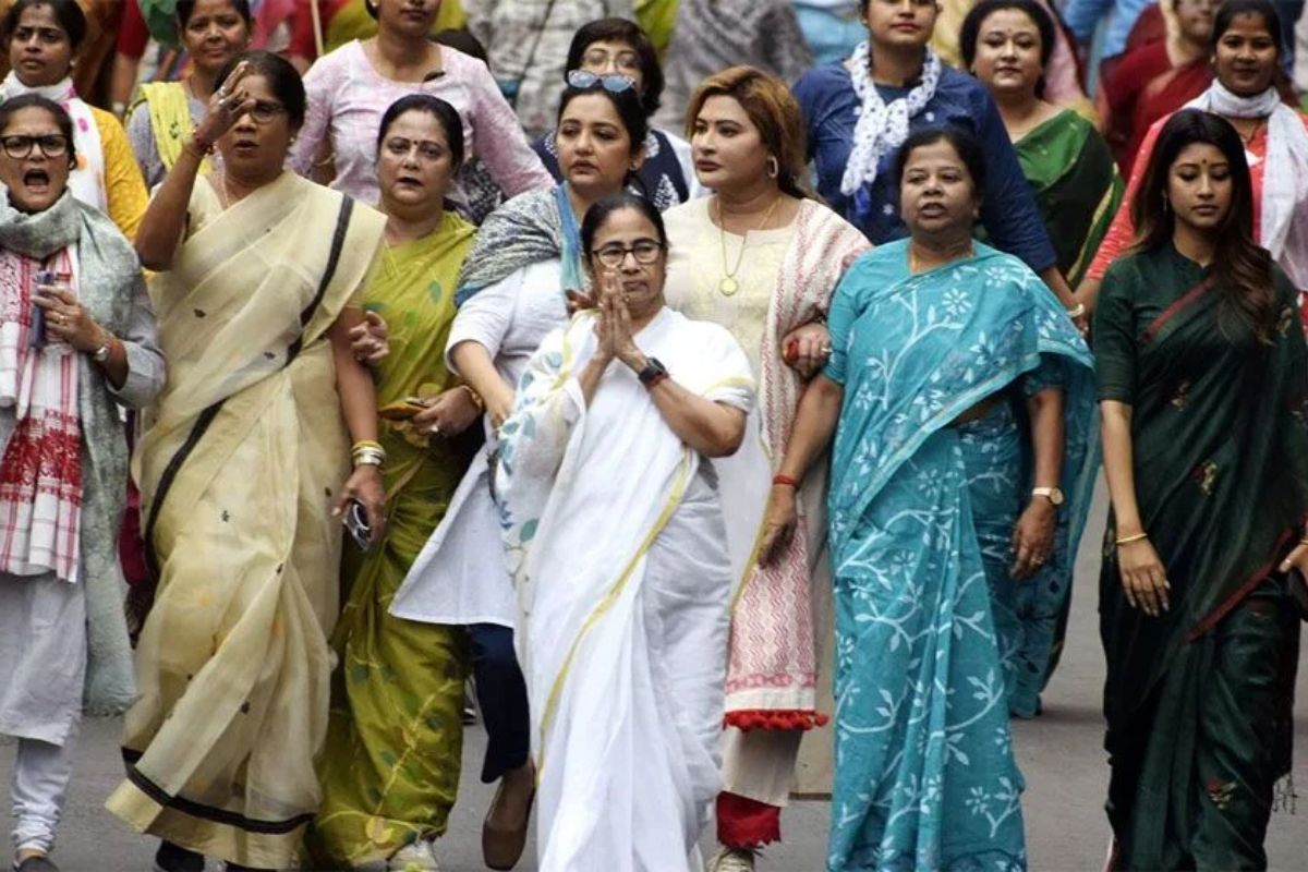 কলকাতার রাজপথে মমতা