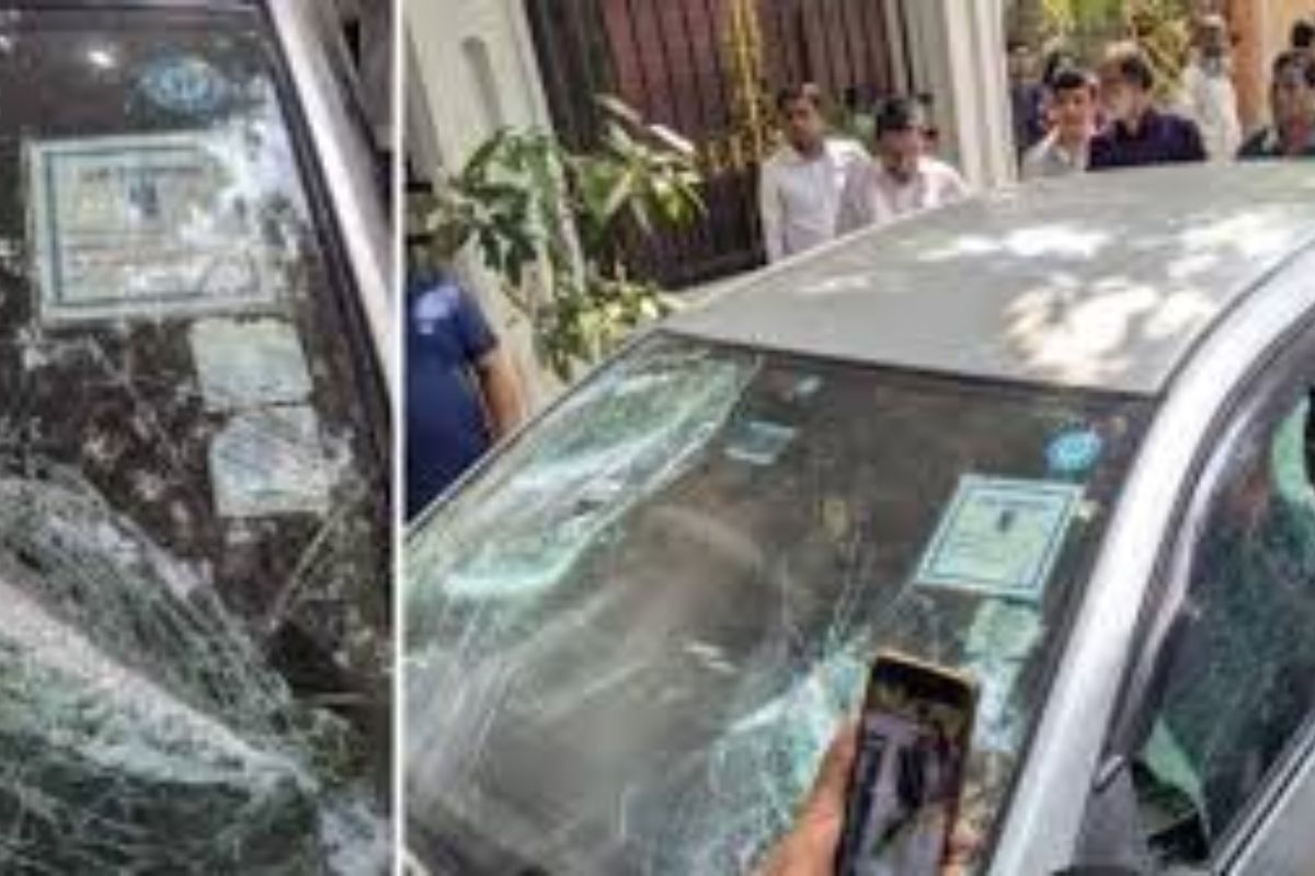 ঢাবিতে প্রাইভেট কারের ধাক্কায় আহত অন্তত পাঁচ শিক্ষার্থী