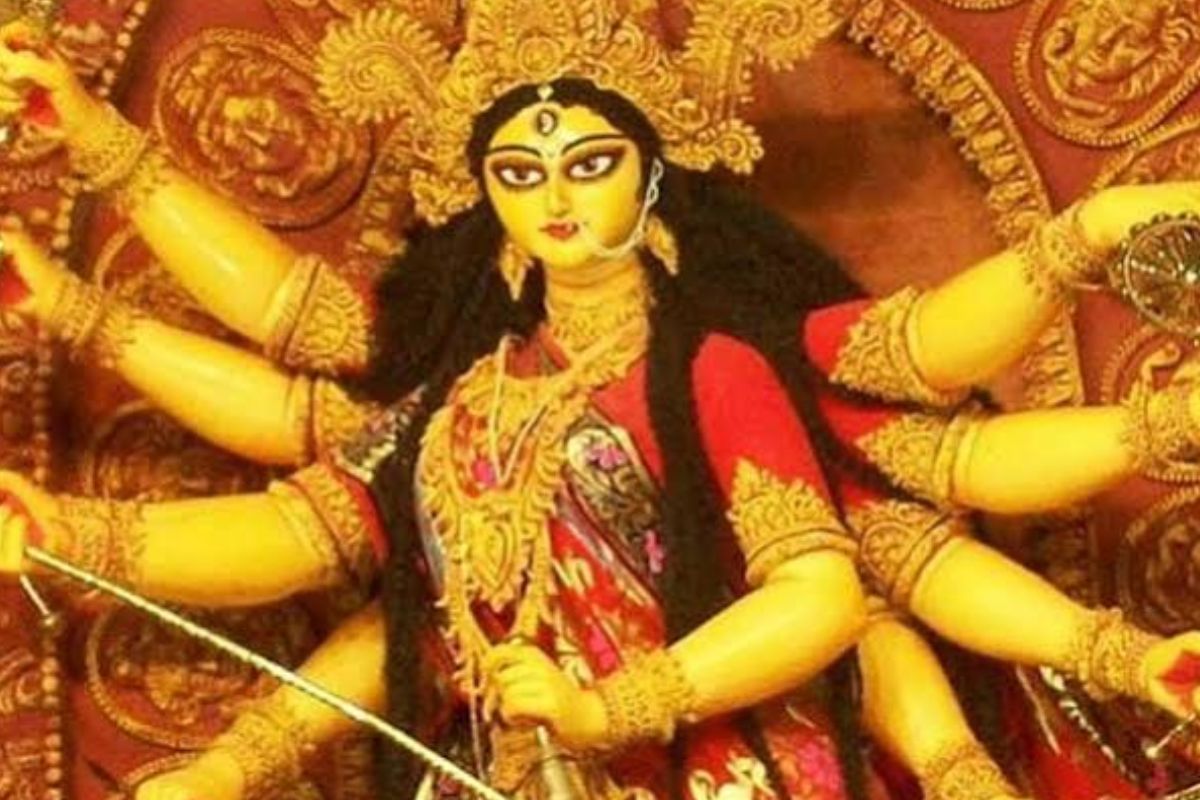 ঢাকঢোল আর শঙ্খধ্বনিতে শুরু দুর্গোৎসব, মণ্ডপে মণ্ডপে উৎসবের আমেজ