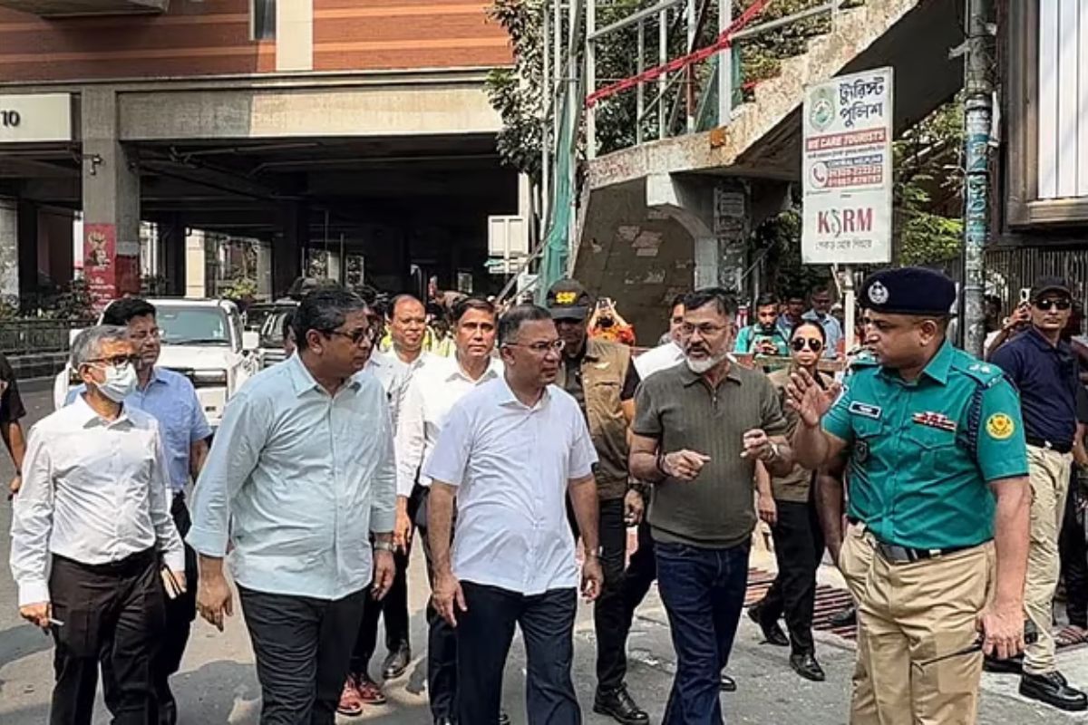 মিরপুর-১০-এ দখলমুক্ত ফুটপাত পরিদর্শনে প্রধানমন্ত্রী