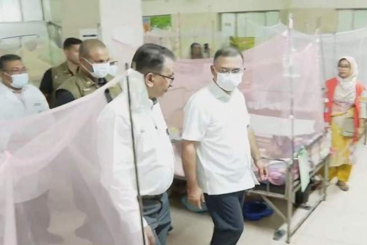 শিশু হাসপাতালে প্রধানমন্ত্রীর পরিদর্শন, ধূমপানরত চিকিৎসক বরখাস্ত