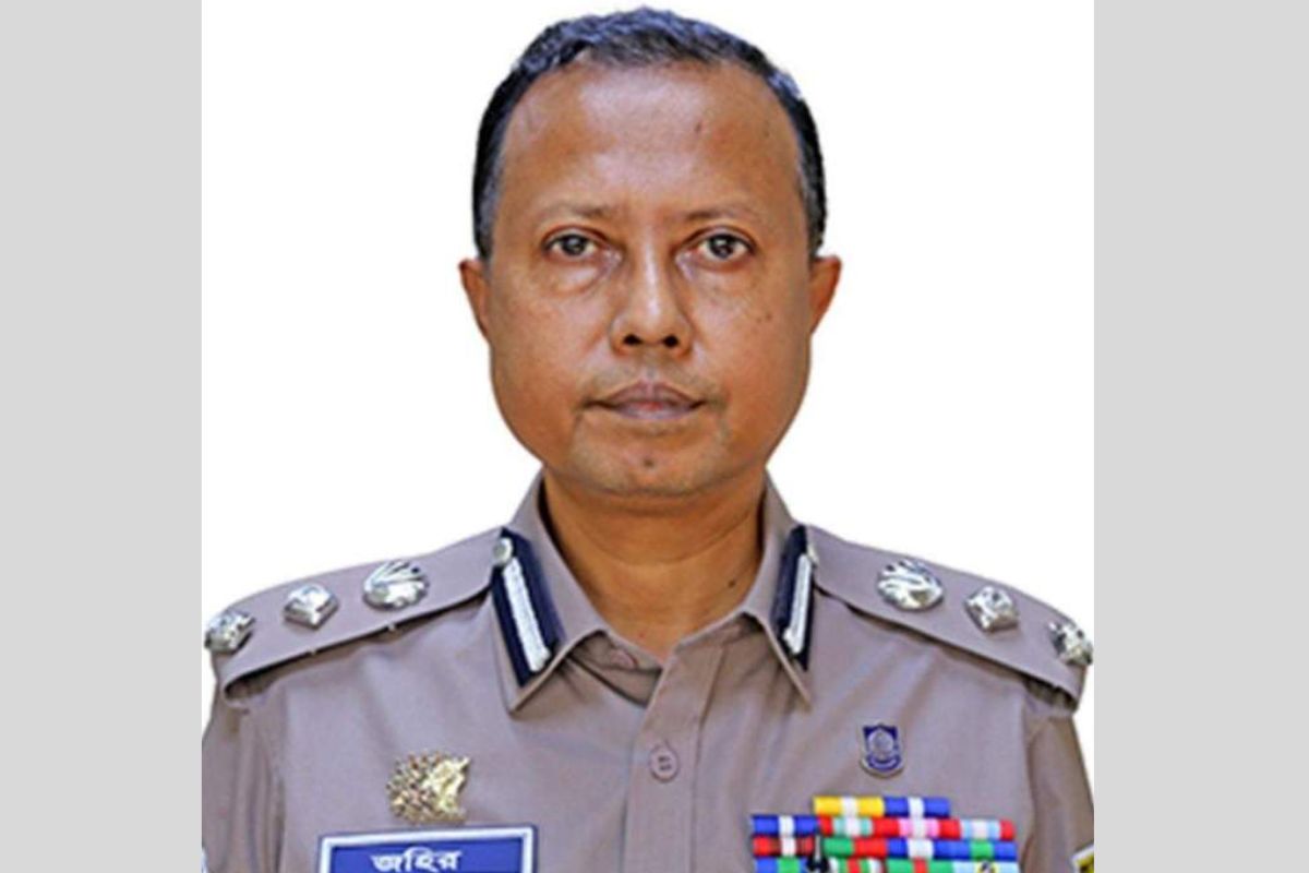 মাদকসহ ৮৫ জন আটকের পর হেডকোয়ার্টার্সে সংযুক্ত ডিআইজি জহির