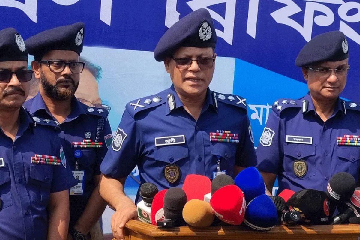 পুলিশকে শক্তিশালী না করলে স্বস্তিতে চলাফেরা করা যাবে না: আইজিপি